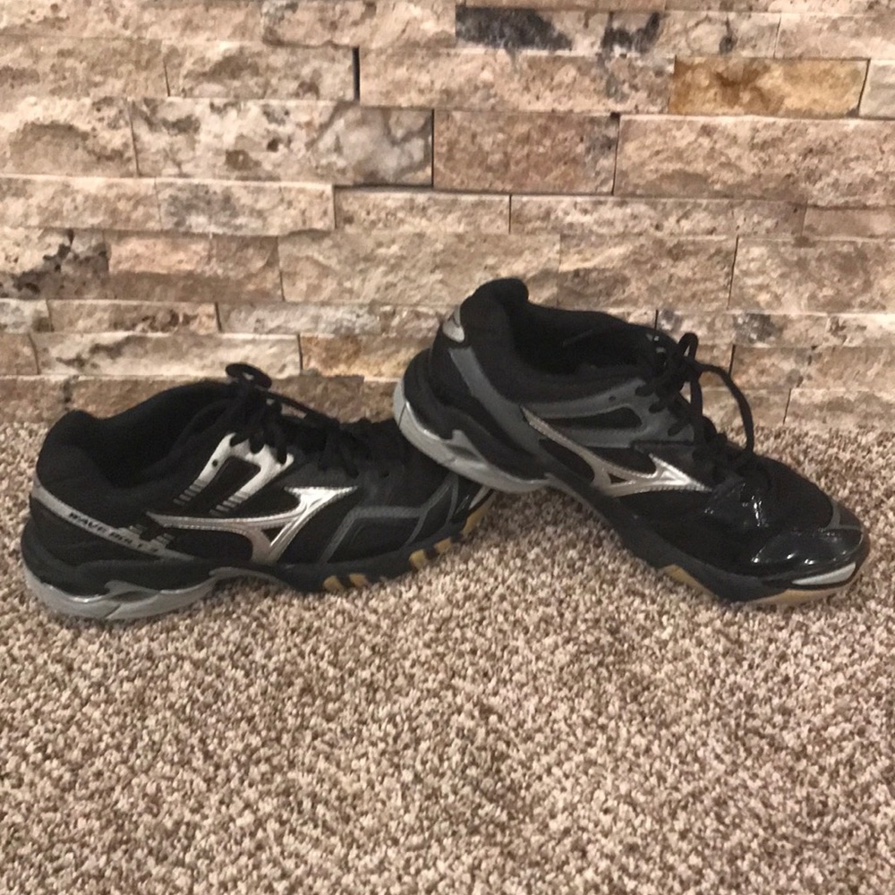 Mizuno volleyball shoes